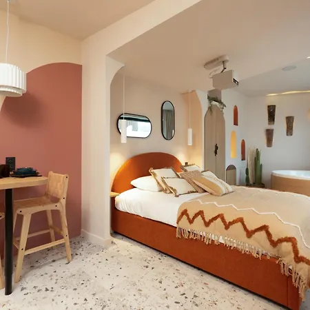 Romantique Ibiza, Jacuzzi, * Strasbourg
