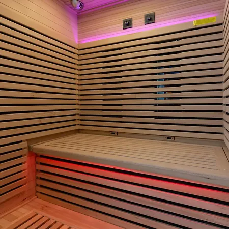 Romantique Ibiza, Jacuzzi, * Strasbourg