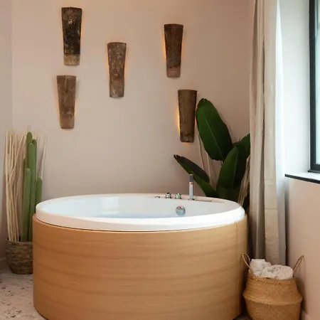 Apartment Romantique Ibiza, Jacuzzi,