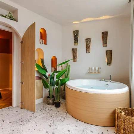 Romantique Ibiza, Jacuzzi, Straßburg