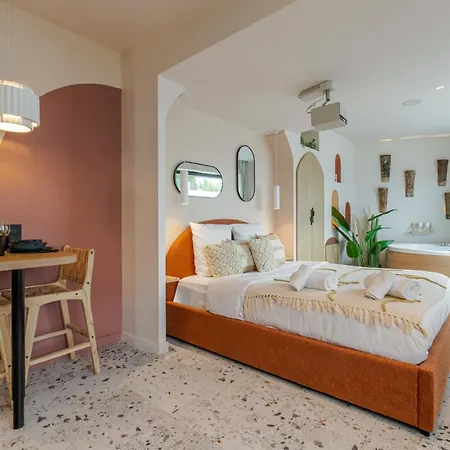 Romantique Ibiza, Jacuzzi, * Straßburg