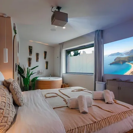 Romantique Ibiza, Jacuzzi, * Straßburg