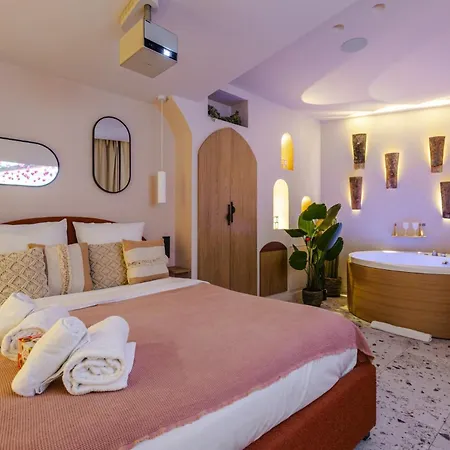 Romantique Ibiza, Jacuzzi, * Straßburg