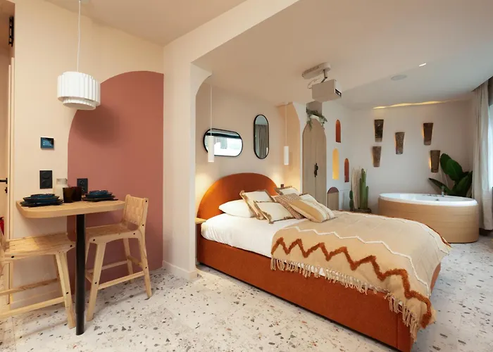 Romantique Ibiza, Jacuzzi, * Страсбург